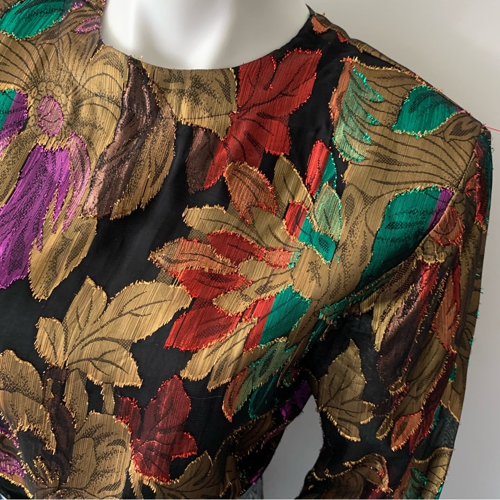 v i n t a g e :: Floral Golden Glam Metallic Sheer Blouse - Picture 9 of 10